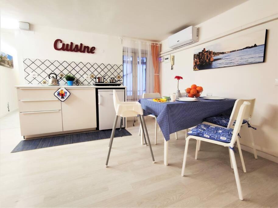 Central Apartments Mezzanine - 1 Min To Via Etnea Catania Luaran gambar